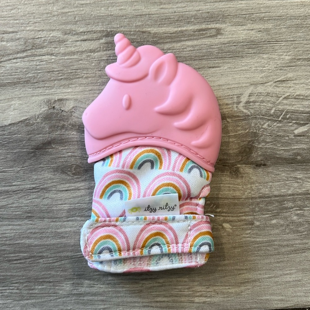 Like new Itzy Ritzy unicorn crinkle teething mitten